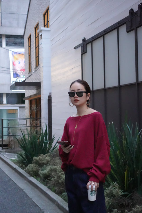 オフショルルーズニット